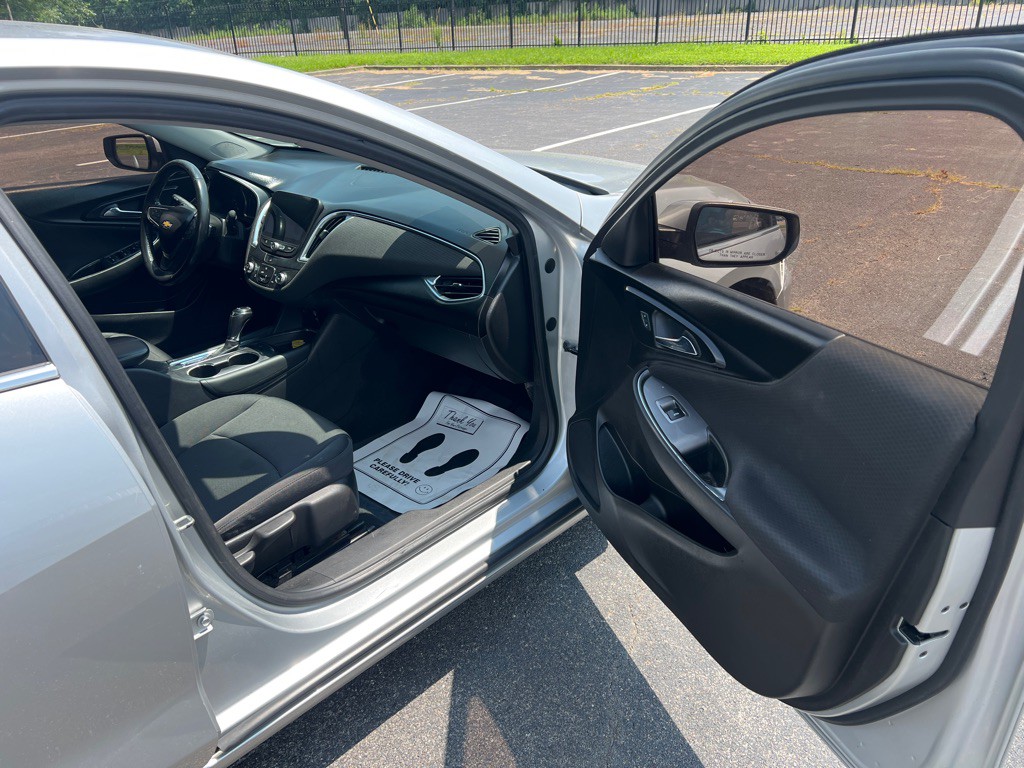 2016 Chevrolet Malibu Image 9