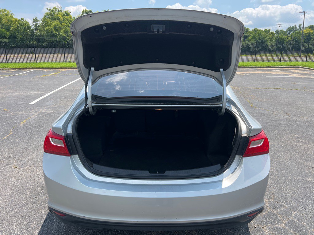 2016 Chevrolet Malibu Image 12