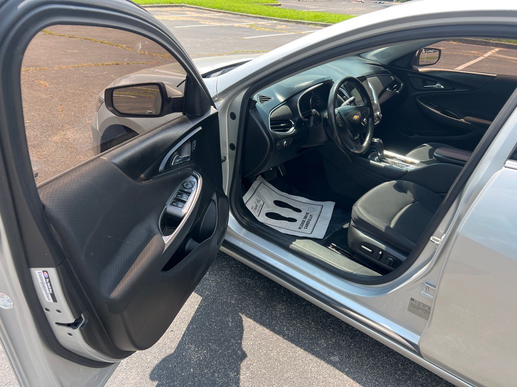 2016 Chevrolet Malibu Image 16