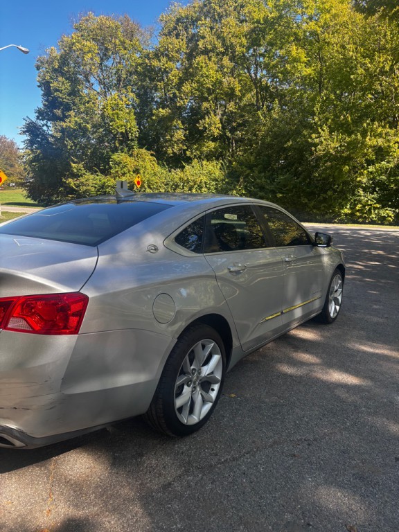 2015 Chevrolet Impala Image 2