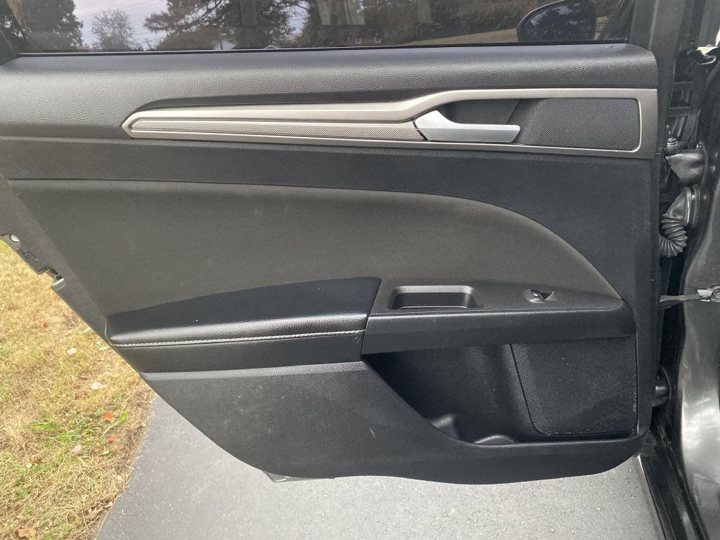 2018 Ford Fusion Image 16