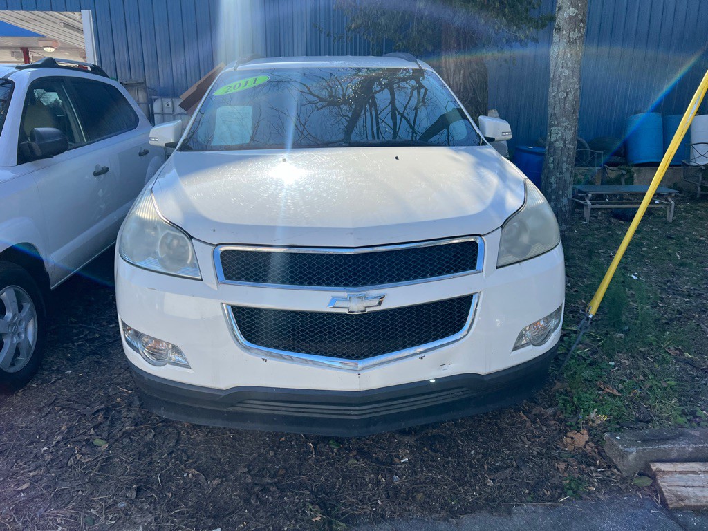 2011 Chevrolet Traverse Image 2