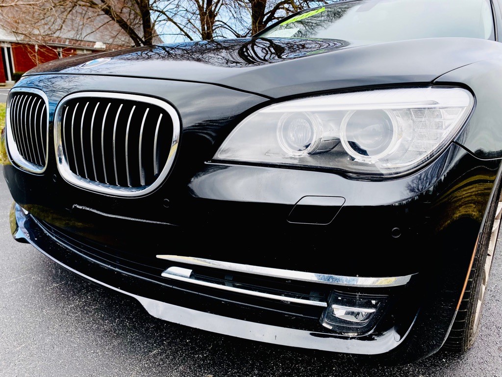 2013 BMW 7 Series Image 8