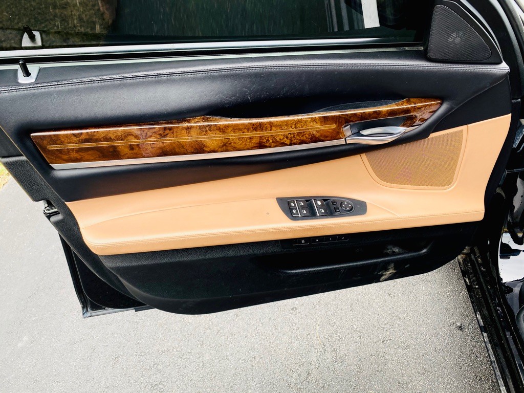 2013 BMW 7 Series Image 12