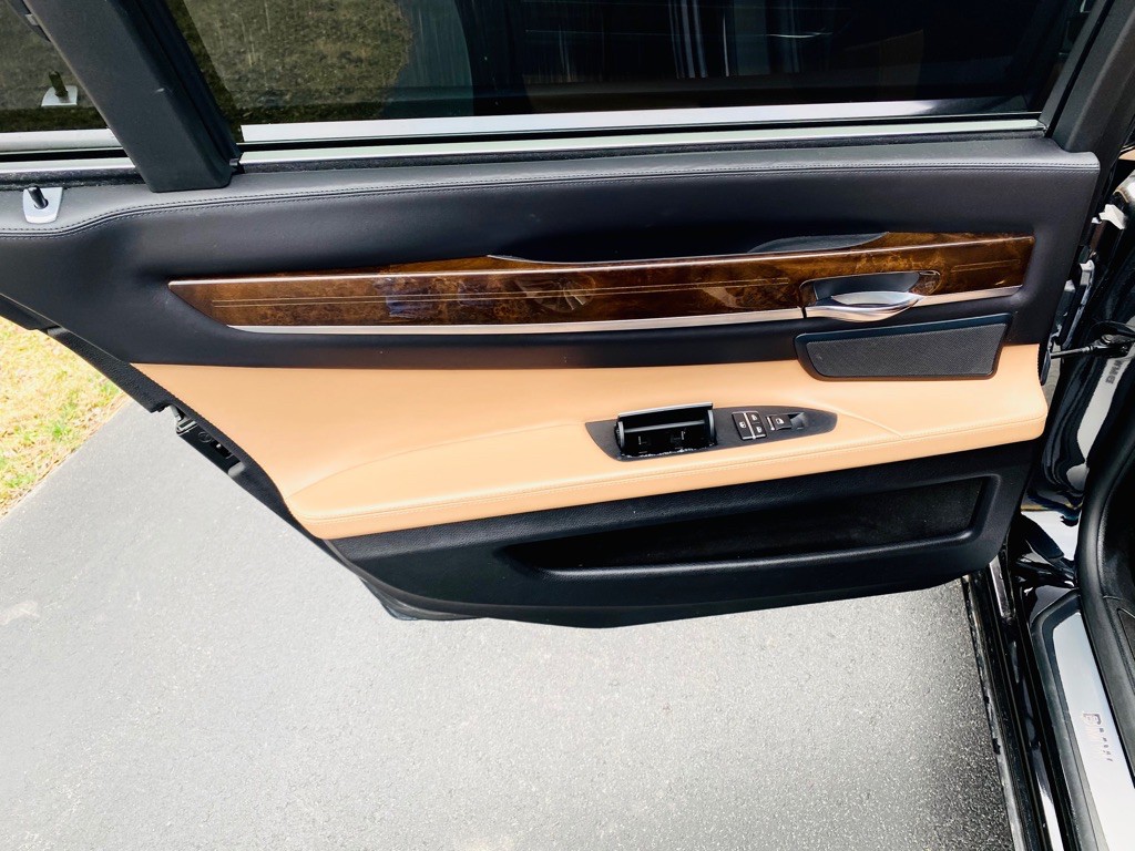 2013 BMW 7 Series Image 14