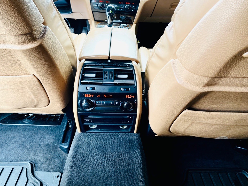 2013 BMW 7 Series Image 16