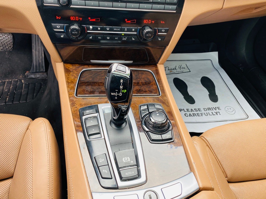 2013 BMW 7 Series Image 17