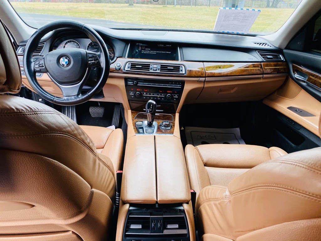 2013 BMW 7 Series Image 18
