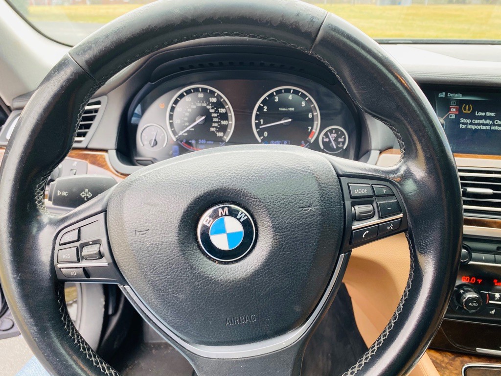 2013 BMW 7 Series Image 22