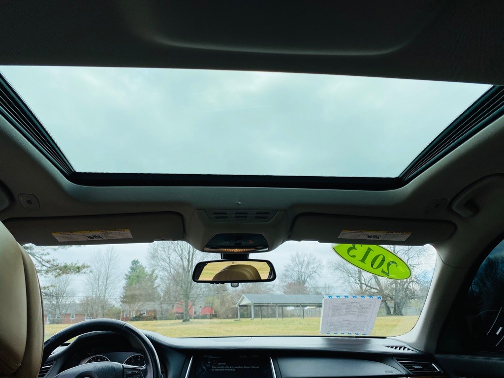 2013 BMW 7 Series Image 24