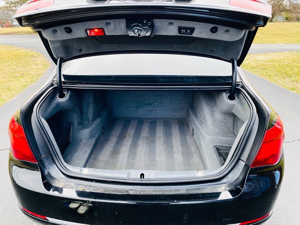 2013 BMW 7 Series Image 27