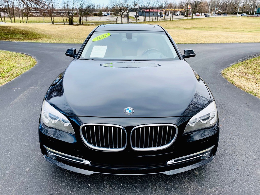 2013 BMW 7 Series Image 2