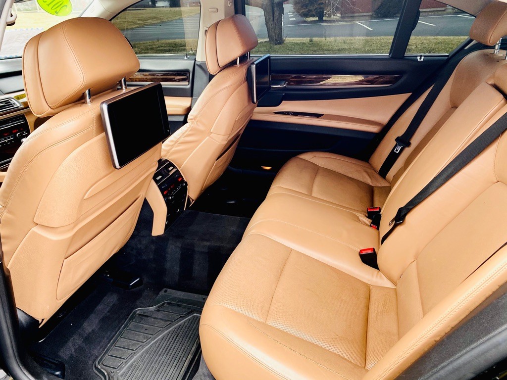 2013 BMW 7 Series Image 15