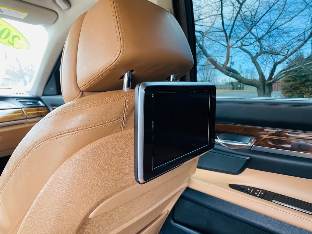 2013 BMW 7 Series Image 20