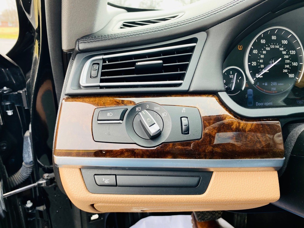 2013 BMW 7 Series Image 26