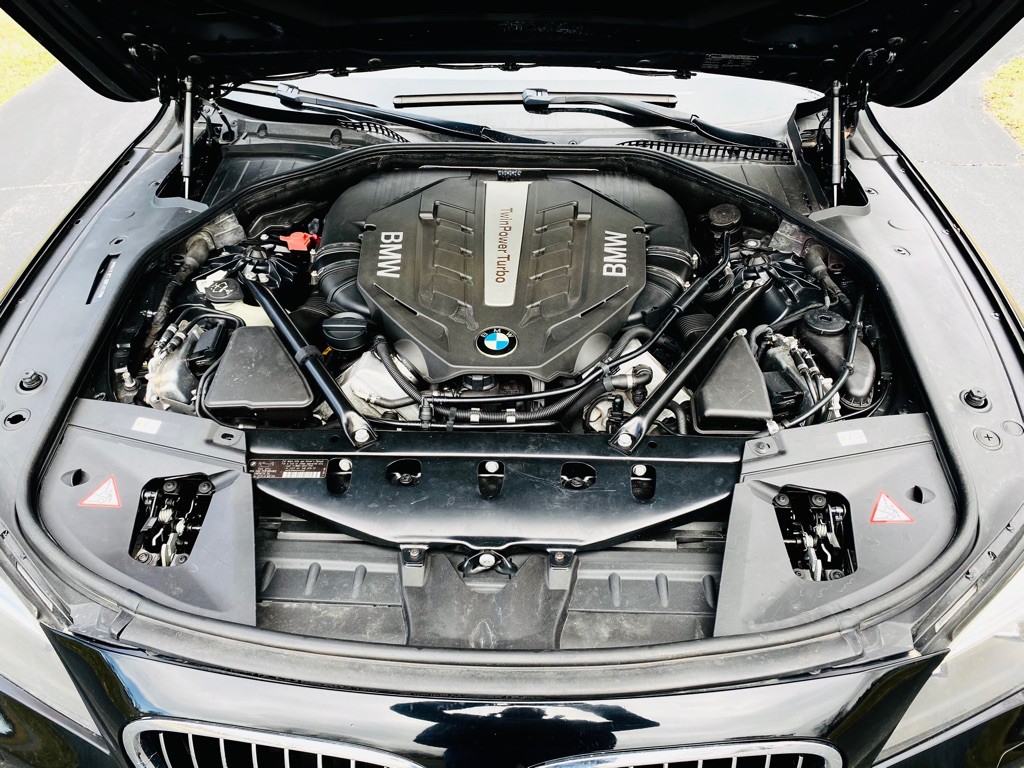 2013 BMW 7 Series Image 28