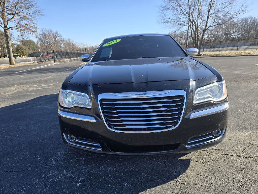 2014 Chrysler 300 Image 2
