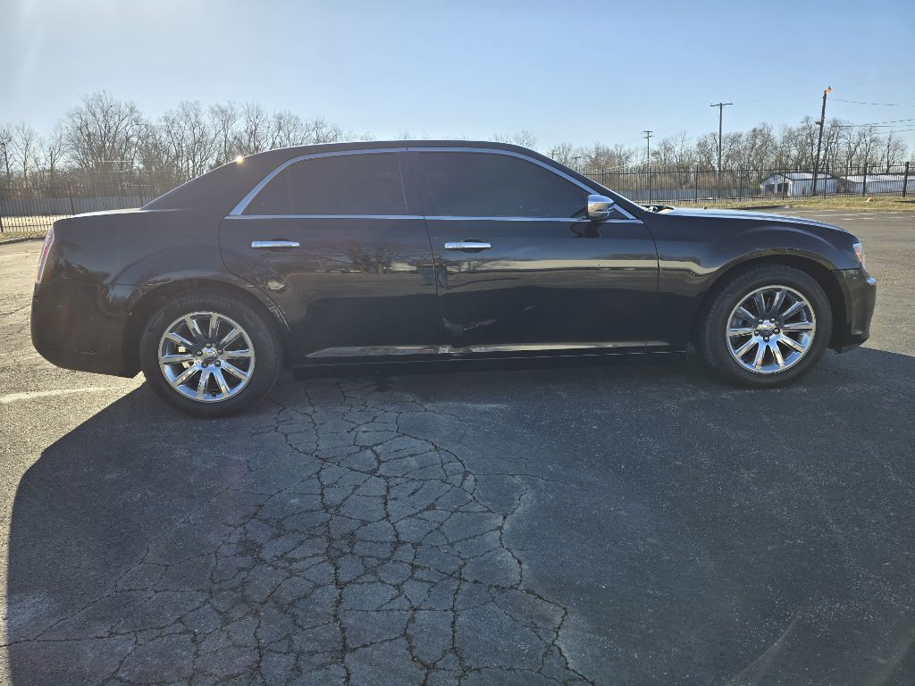 2014 Chrysler 300 Image 8