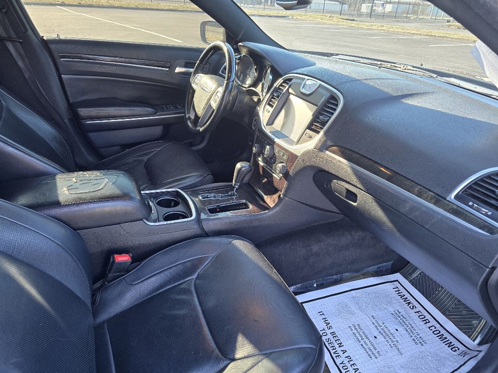 2014 Chrysler 300 Image 9