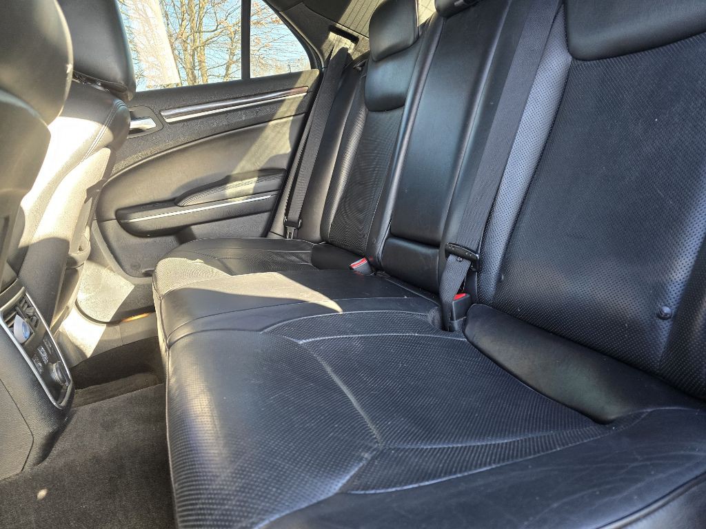2014 Chrysler 300 Image 11