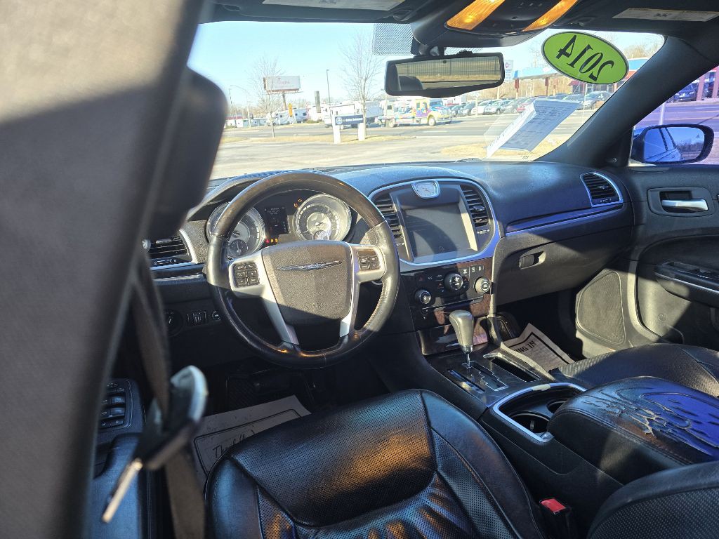 2014 Chrysler 300 Image 12