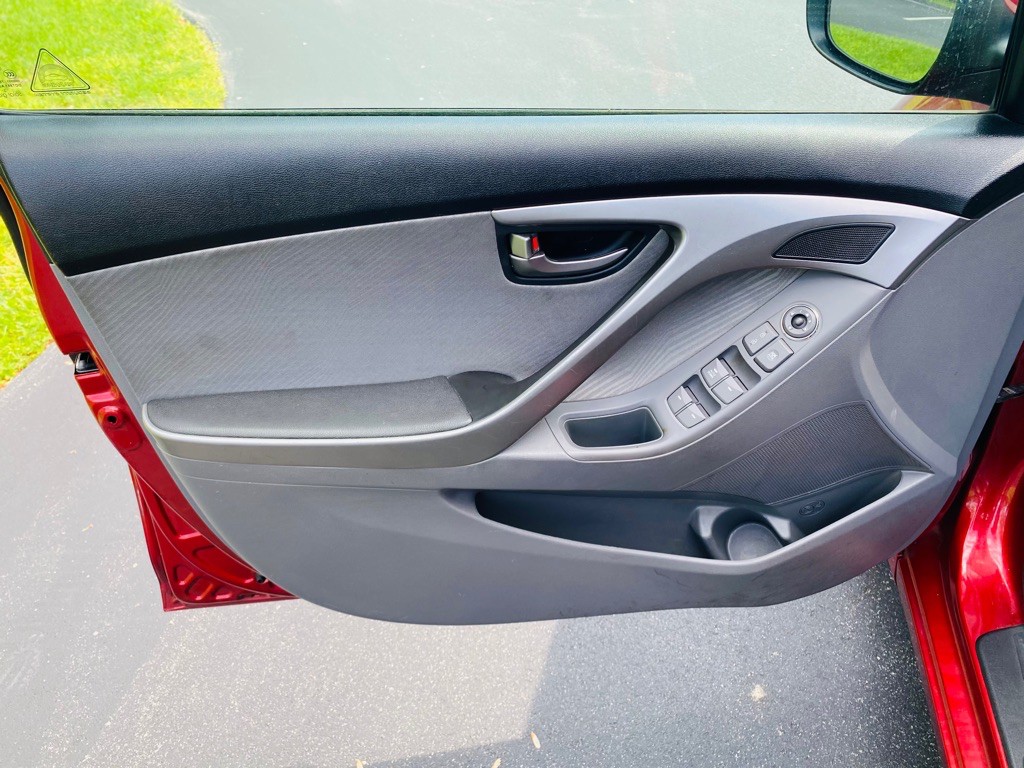 2013 Hyundai Elantra Image 11