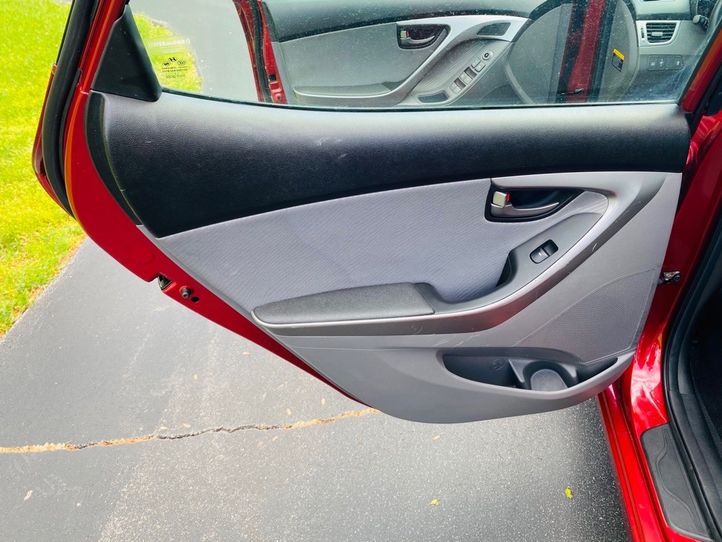 2013 Hyundai Elantra Image 15