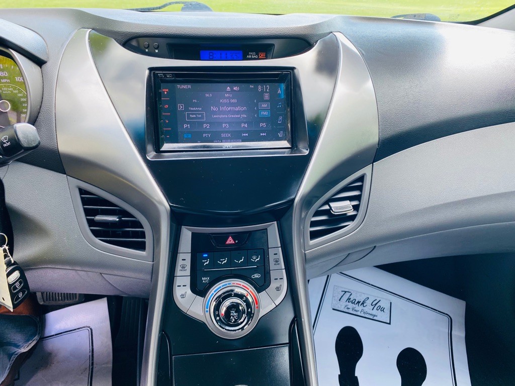 2013 Hyundai Elantra Image 18