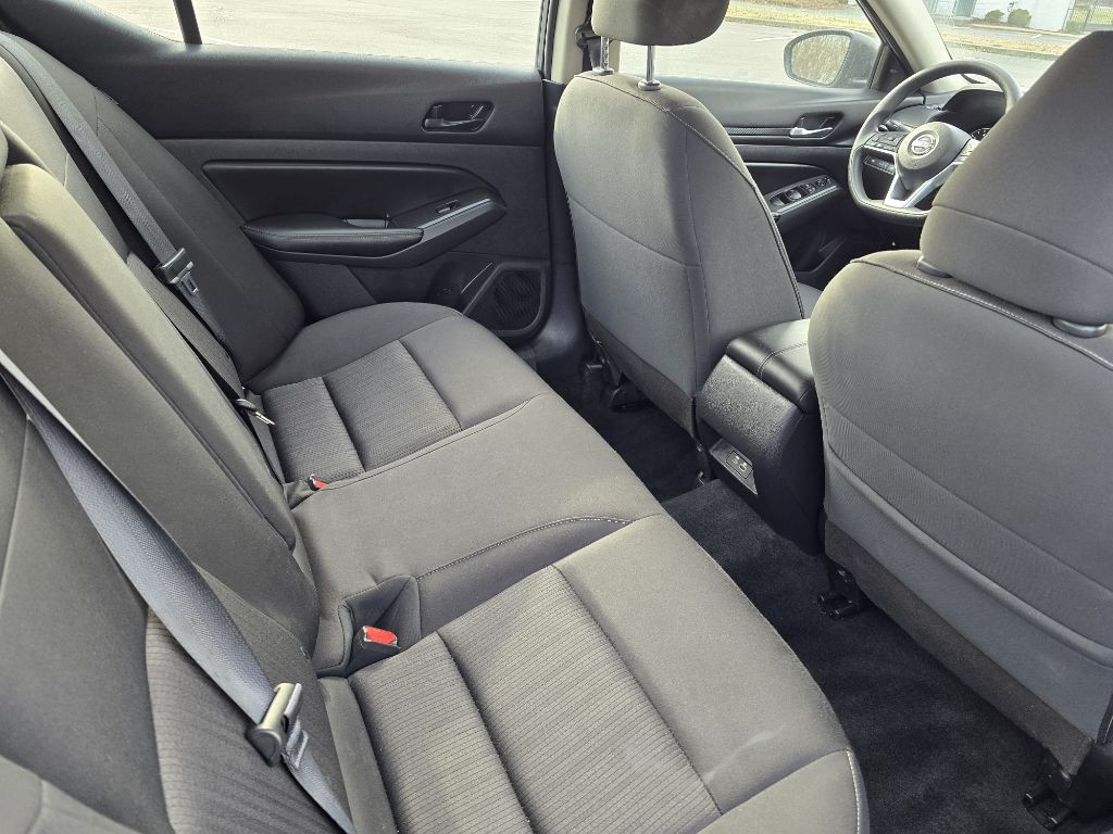 2024 Nissan Altima Image 9