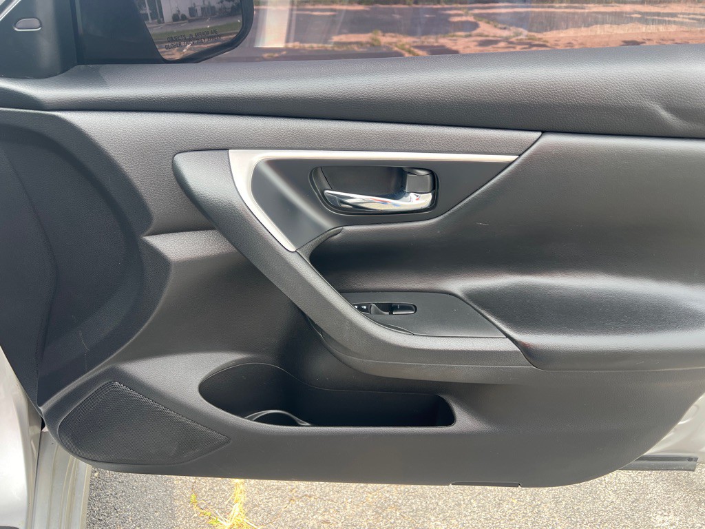 2018 Nissan Altima Image 10