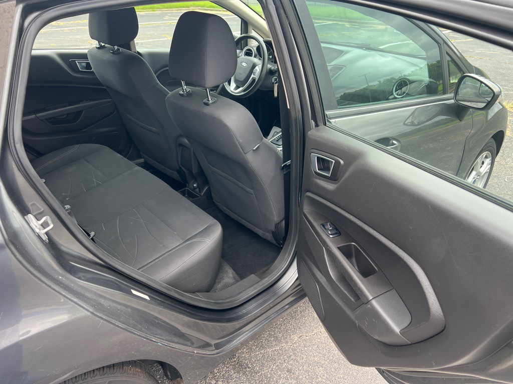 2015 Ford Fiesta Image 11
