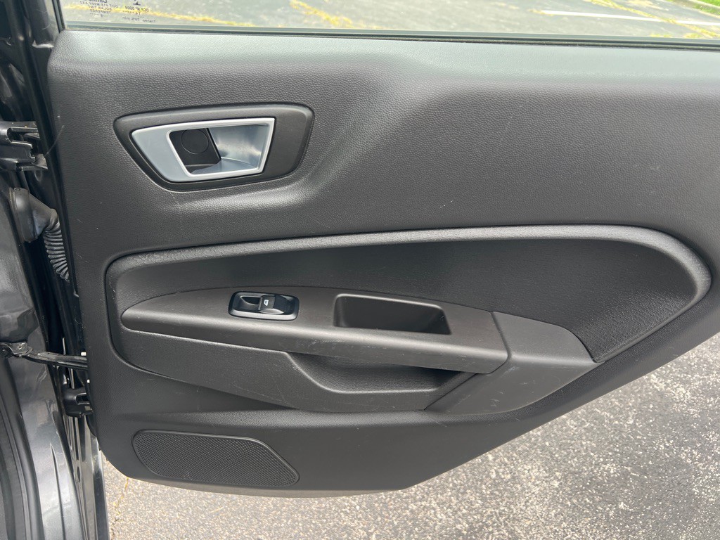 2015 Ford Fiesta Image 12