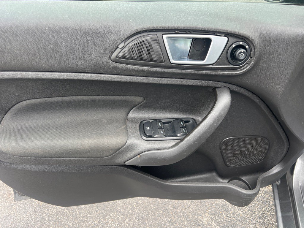 2015 Ford Fiesta Image 18