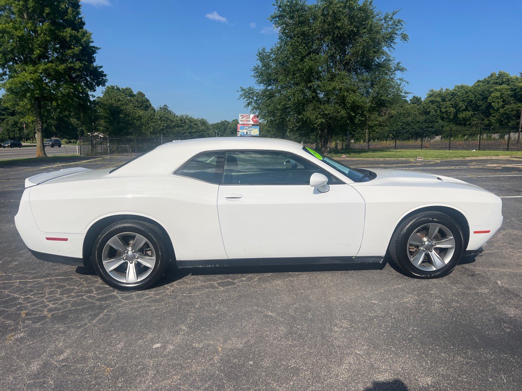 2022 Dodge Challenger Image 8