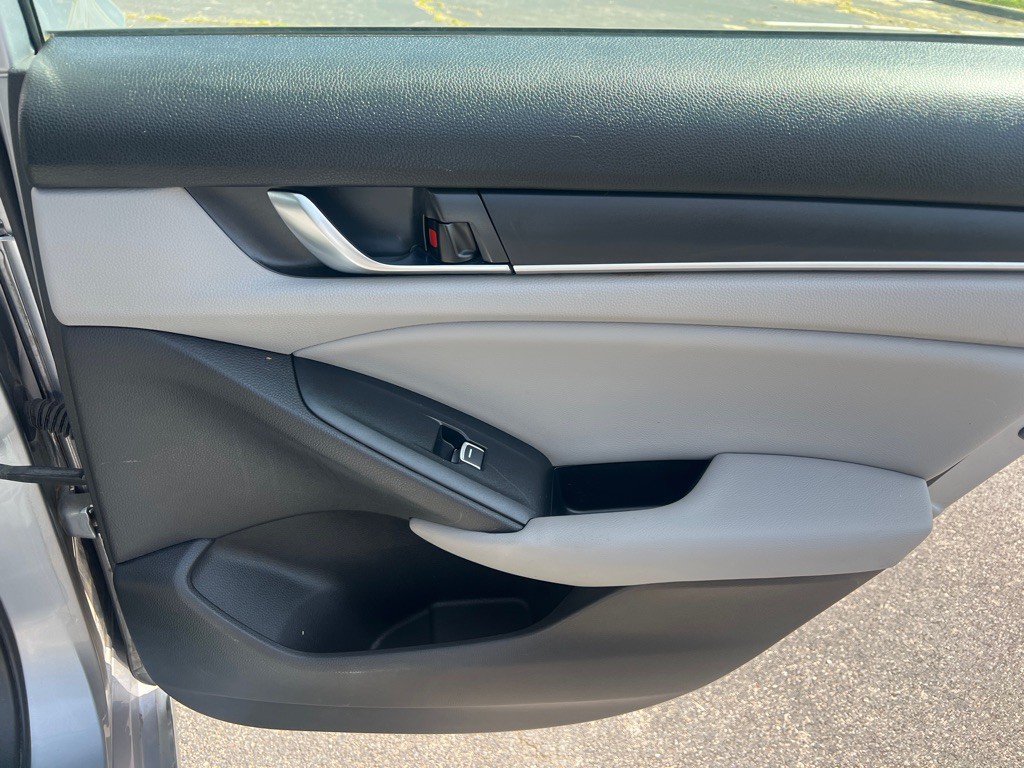 2018 Honda Accord Image 12