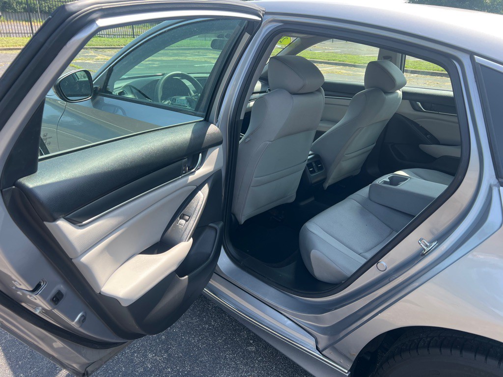 2018 Honda Accord Image 15