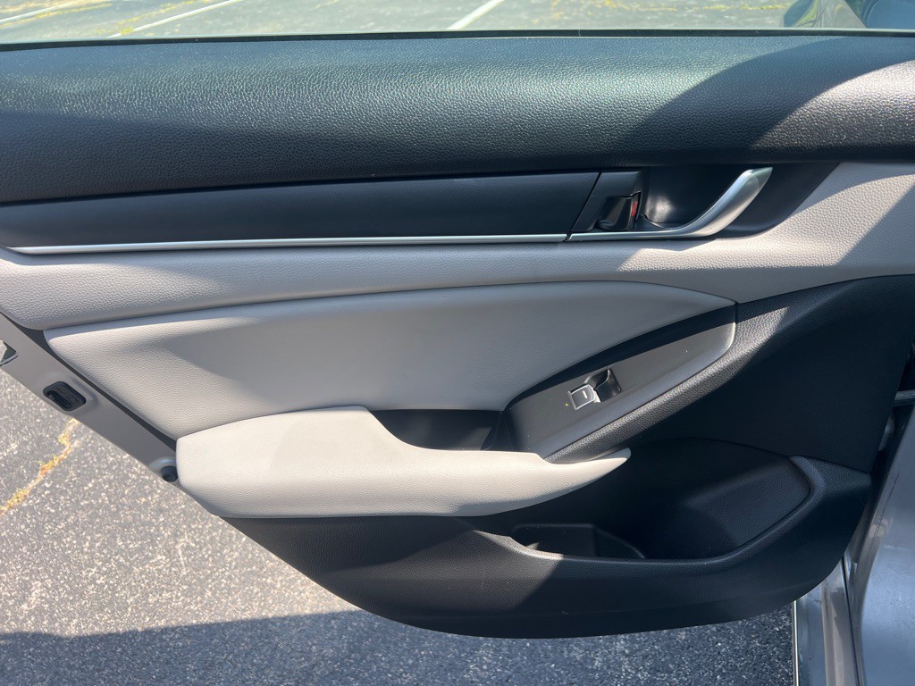 2018 Honda Accord Image 16