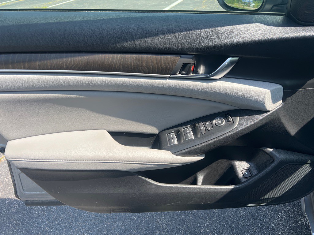 2018 Honda Accord Image 18