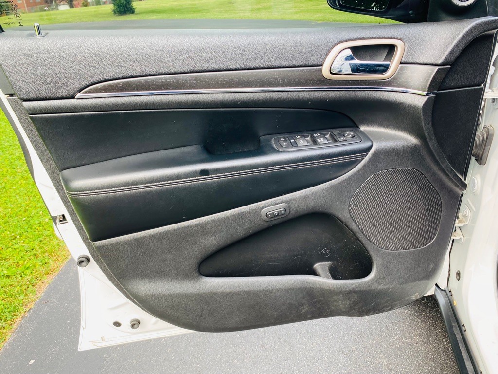 2017 Jeep Grand Cherokee Image 13