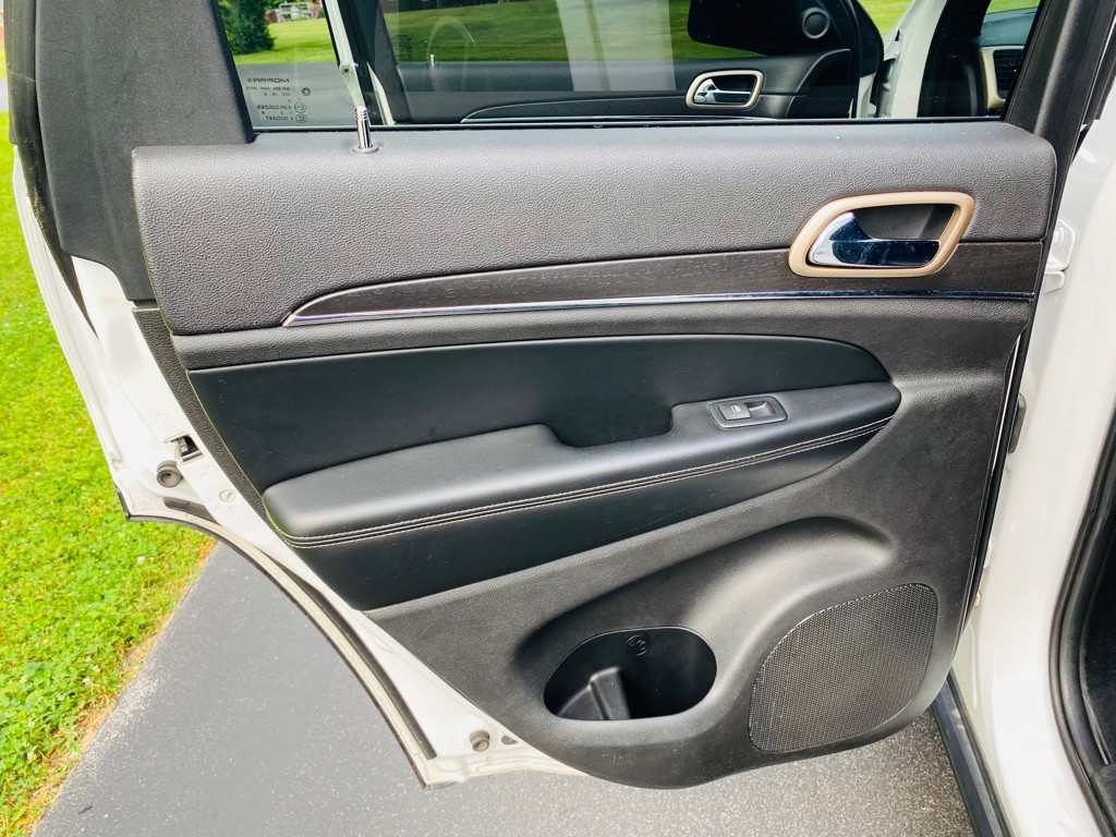 2017 Jeep Grand Cherokee Image 14