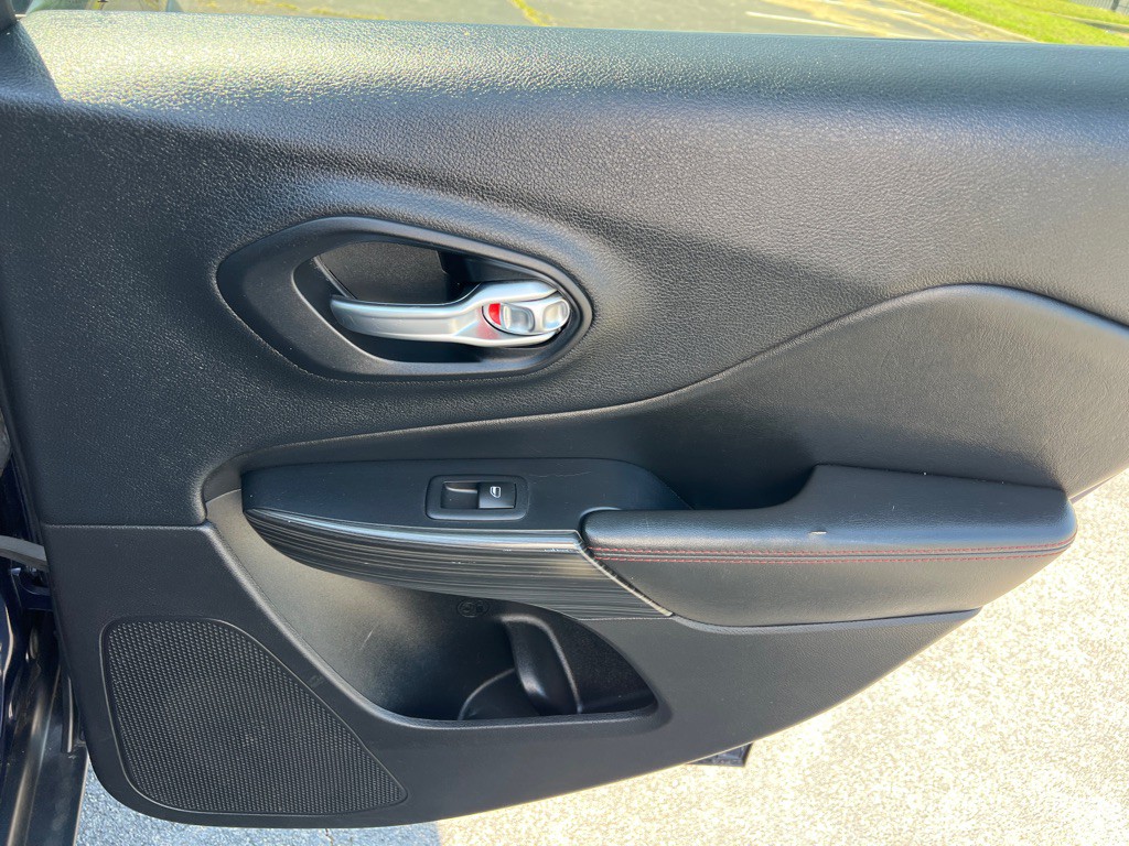 2016 Jeep Cherokee Image 12