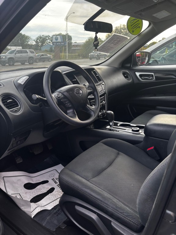 2018 Nissan Pathfinder Image 2