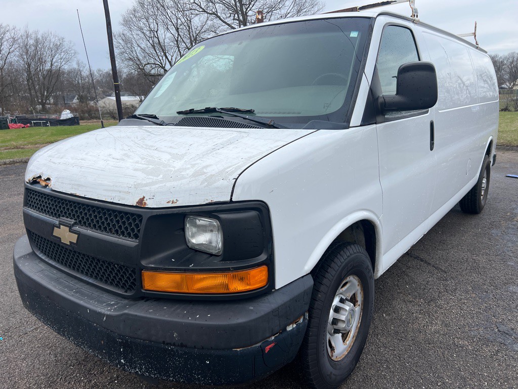 2013 Chevrolet Express Image 3