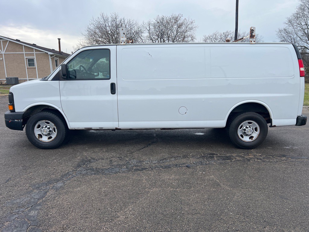 2013 Chevrolet Express Image 4