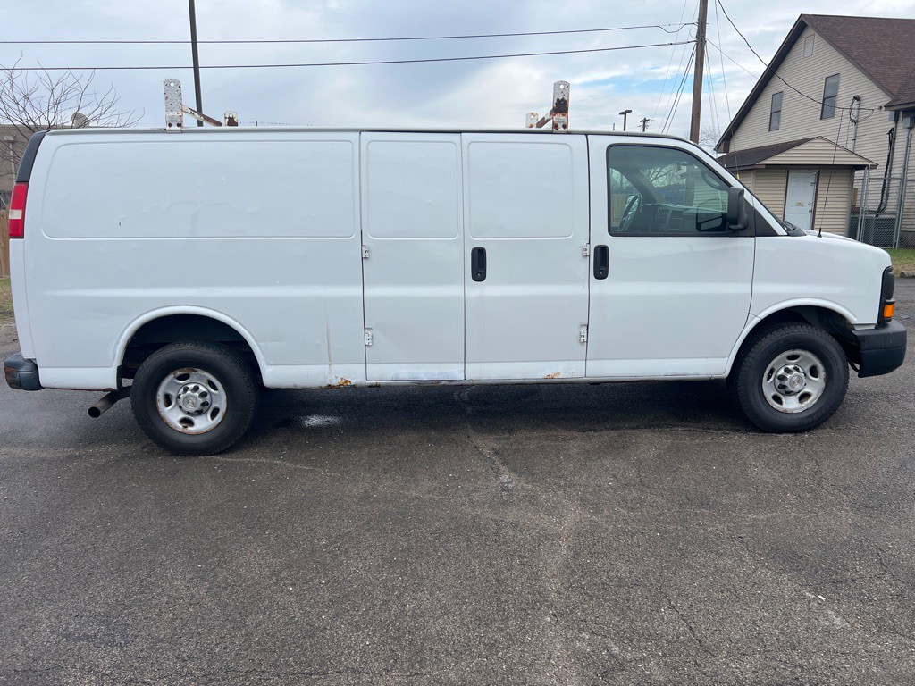 2013 Chevrolet Express Image 8