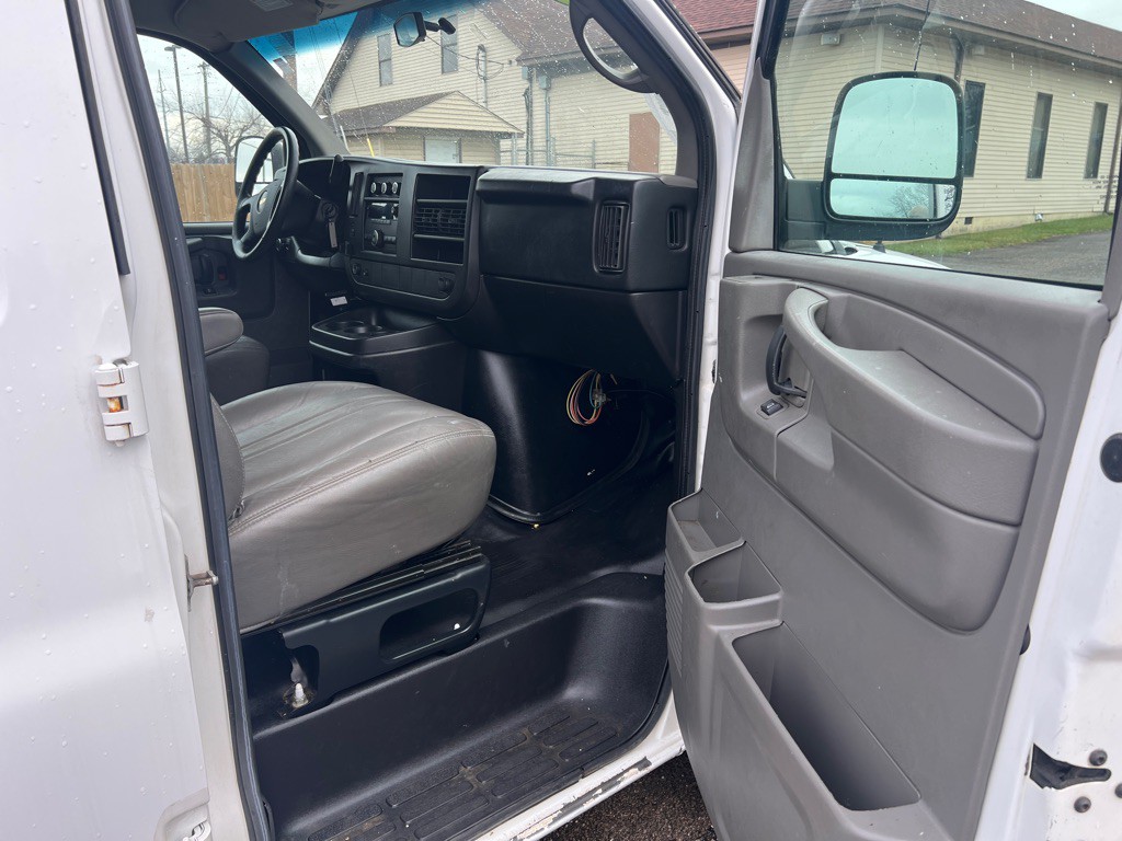 2013 Chevrolet Express Image 9
