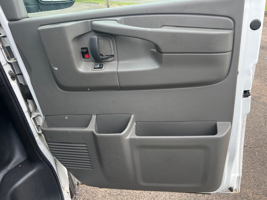 2013 Chevrolet Express Image 10