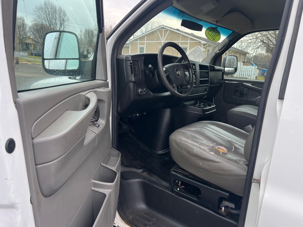2013 Chevrolet Express Image 14