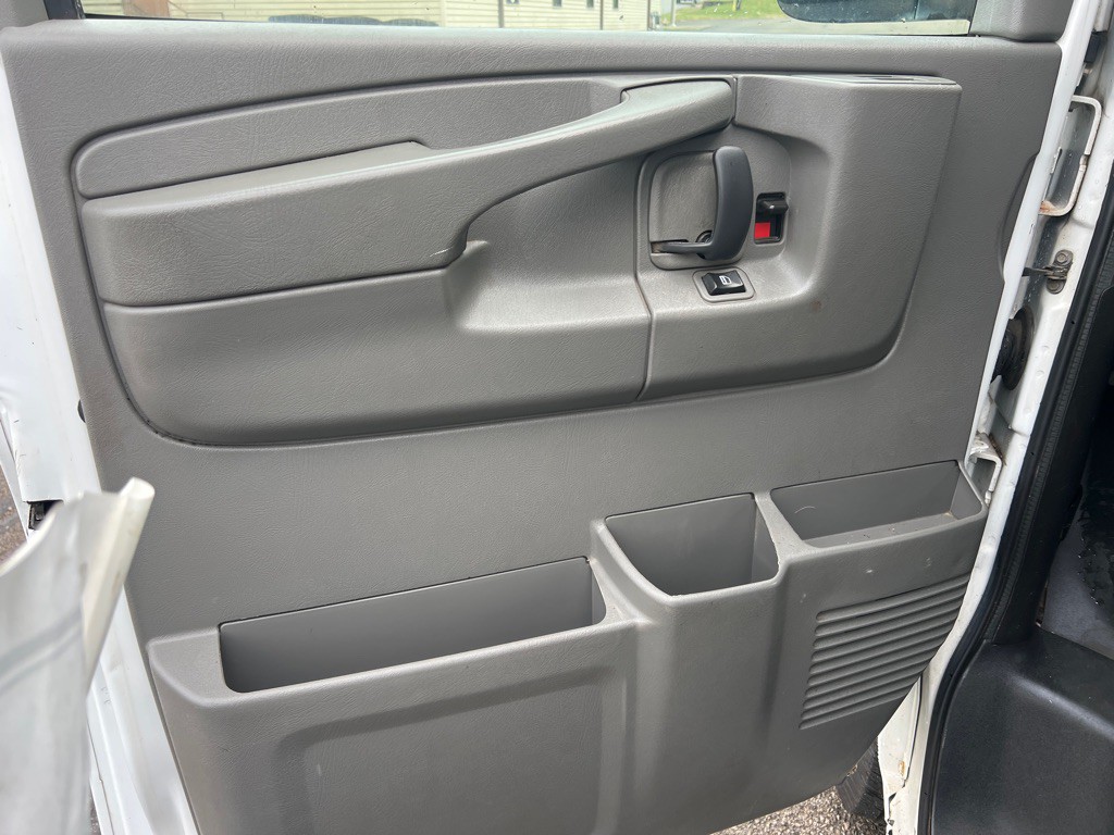 2013 Chevrolet Express Image 15