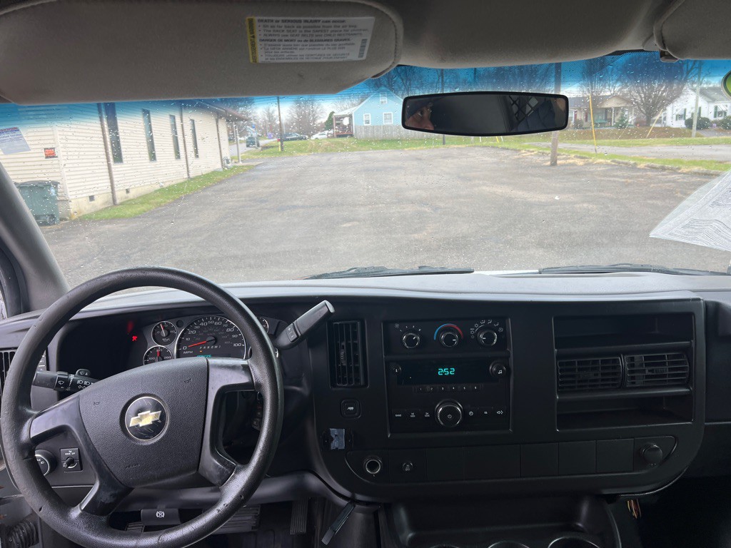 2013 Chevrolet Express Image 17